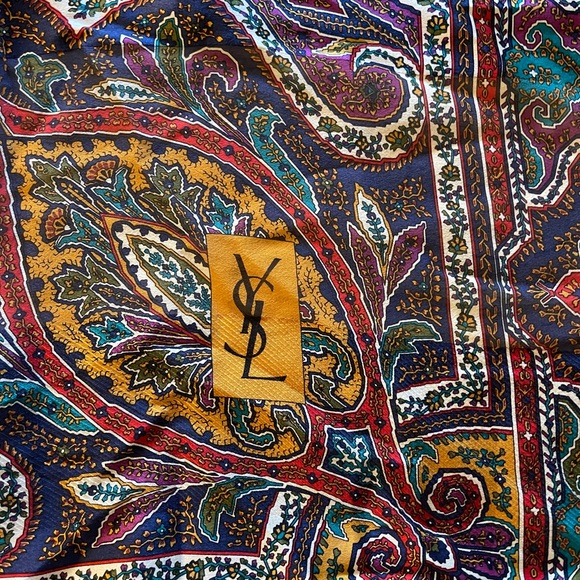 ABSOLUTELY STUNNING YSL silk scarf - Picture 2 of 4